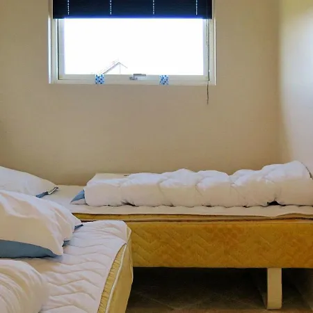 Two-bedroom Holiday In 23