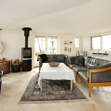 بيت للعطل Two-bedroom Holiday In 23