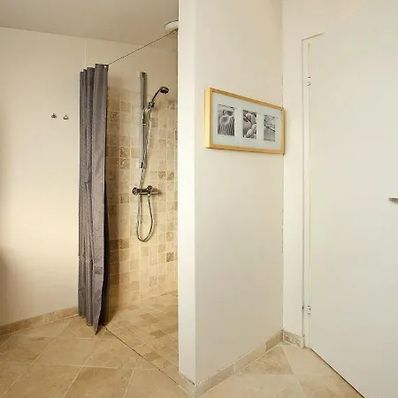 Two-bedroom Holiday In 23 بيت للعطل