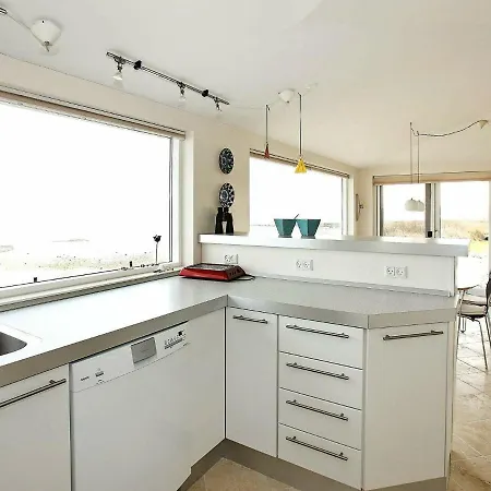 Two-bedroom Holiday In 23 ليمفج