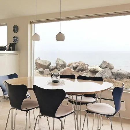 Two-bedroom Holiday In 23