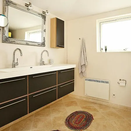 Two-bedroom Holiday In 23 *