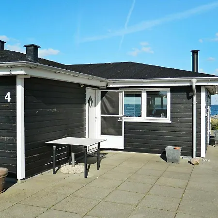 Two-bedroom Holiday In 23 بيت للعطل *