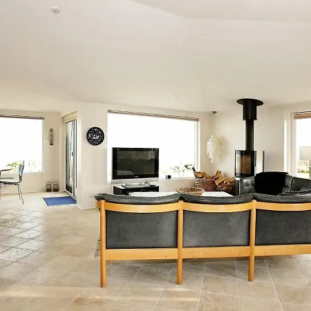 Two-bedroom Holiday In 23